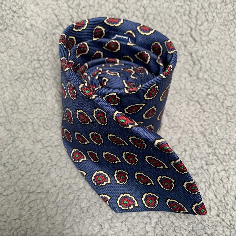 Vintage Burberry Men’s Necktie - Navy Blue/Red Paisley Print, 59”L x 3.5”W - Picture 7 of 8